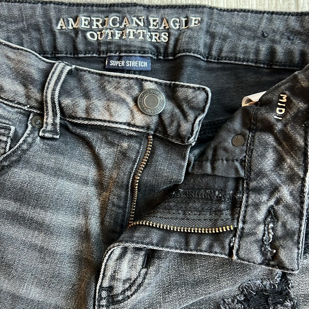 American Eagle Super Stretch Midi Short Women’s Size 8 Black